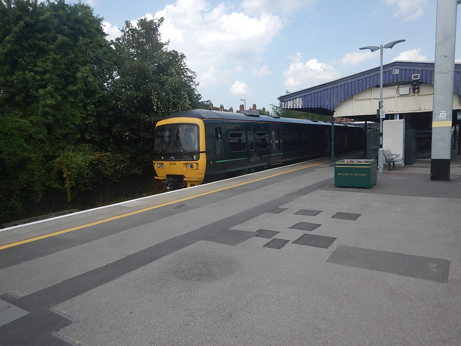 The Class 165 Train In Platform 5 At Twyford Station « The Anonymous