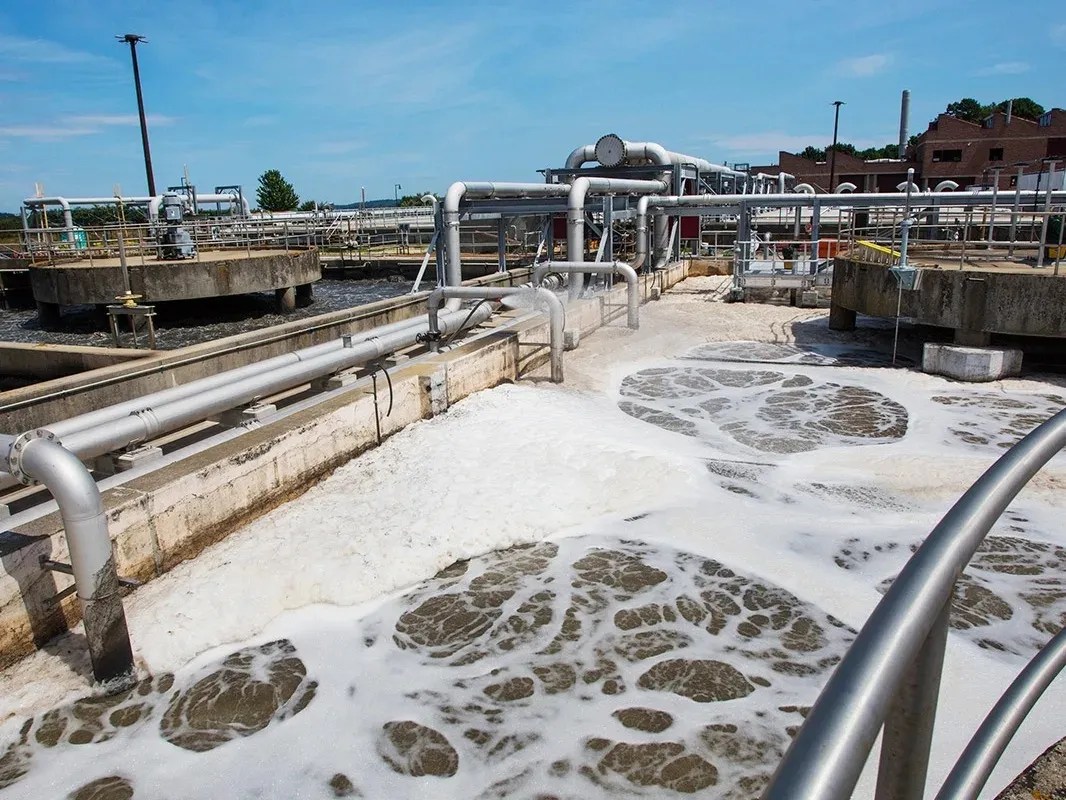 What toxic and harmful gases in sewage treatment plants?