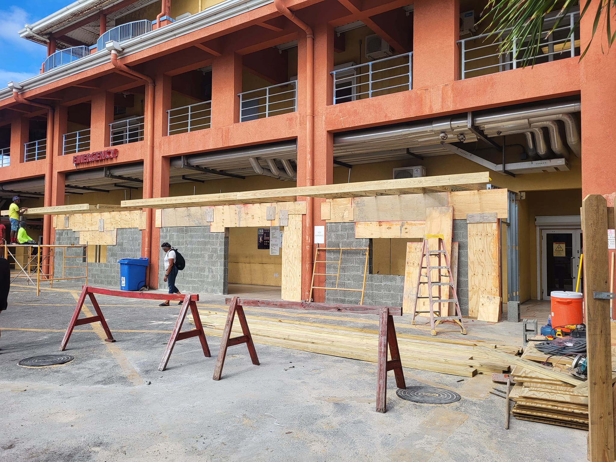 Health Ministry Announces Expansion of Emergency Room at Sir Lester