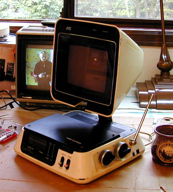 JVC 3100R Video Capsule Television/Radio (1978)