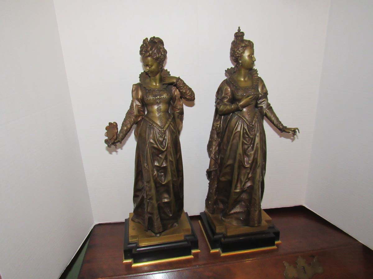 Kelly Schultz Antiques Antique World Market