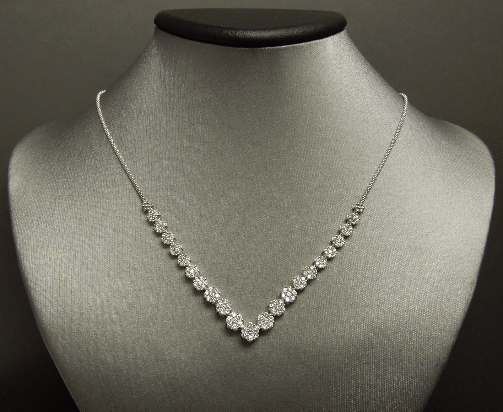 14K White Gold 4.50TCW Cluster Statement Diamond V ... (1602 x 1314 Pixel)