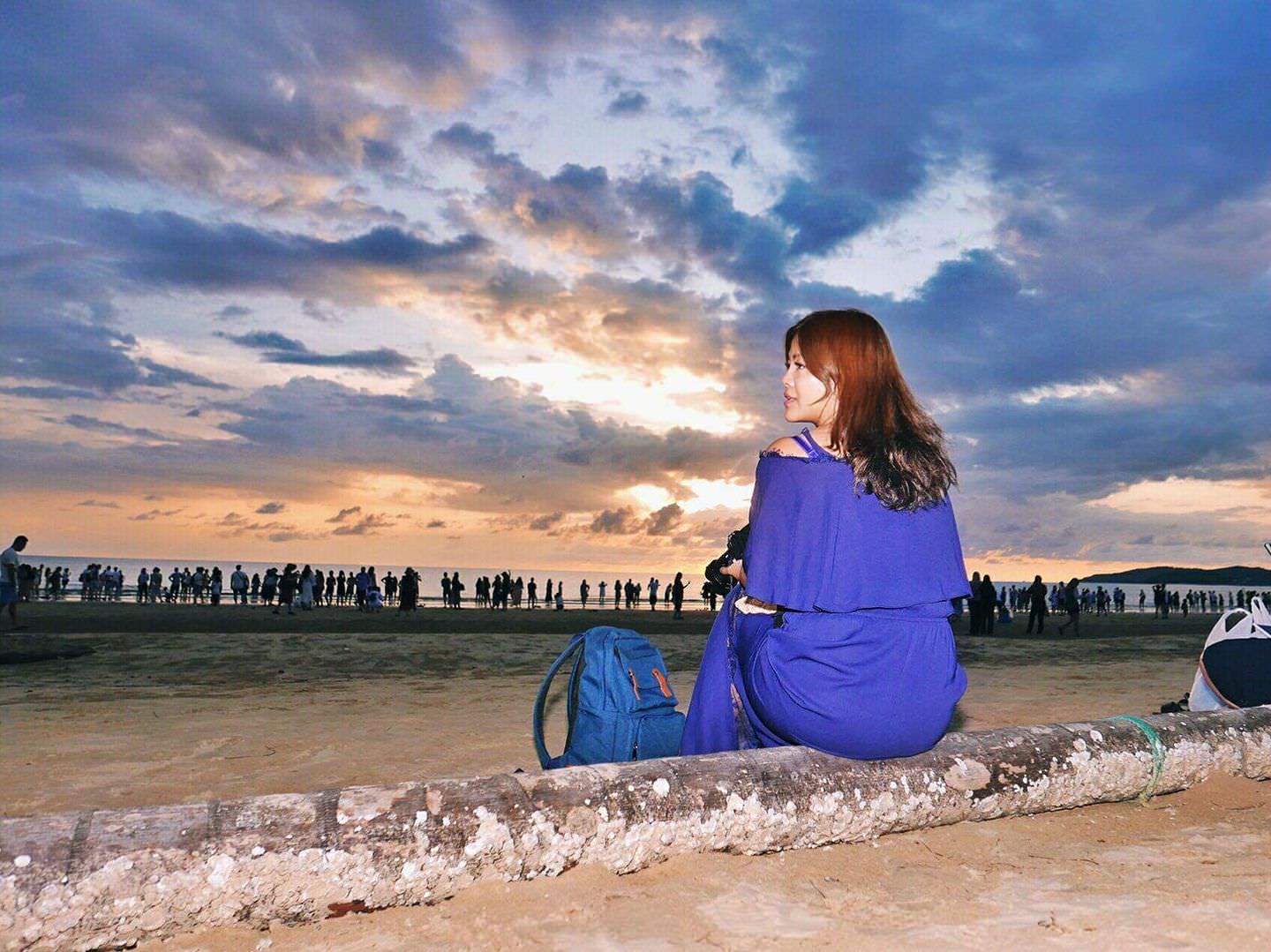 馬來西亞沙巴景點推薦丹絨亞路海灘夕陽Pantai Tanjung Aru，世界絕美前三大夕陽，散步在沙灘欣賞絕美日落。