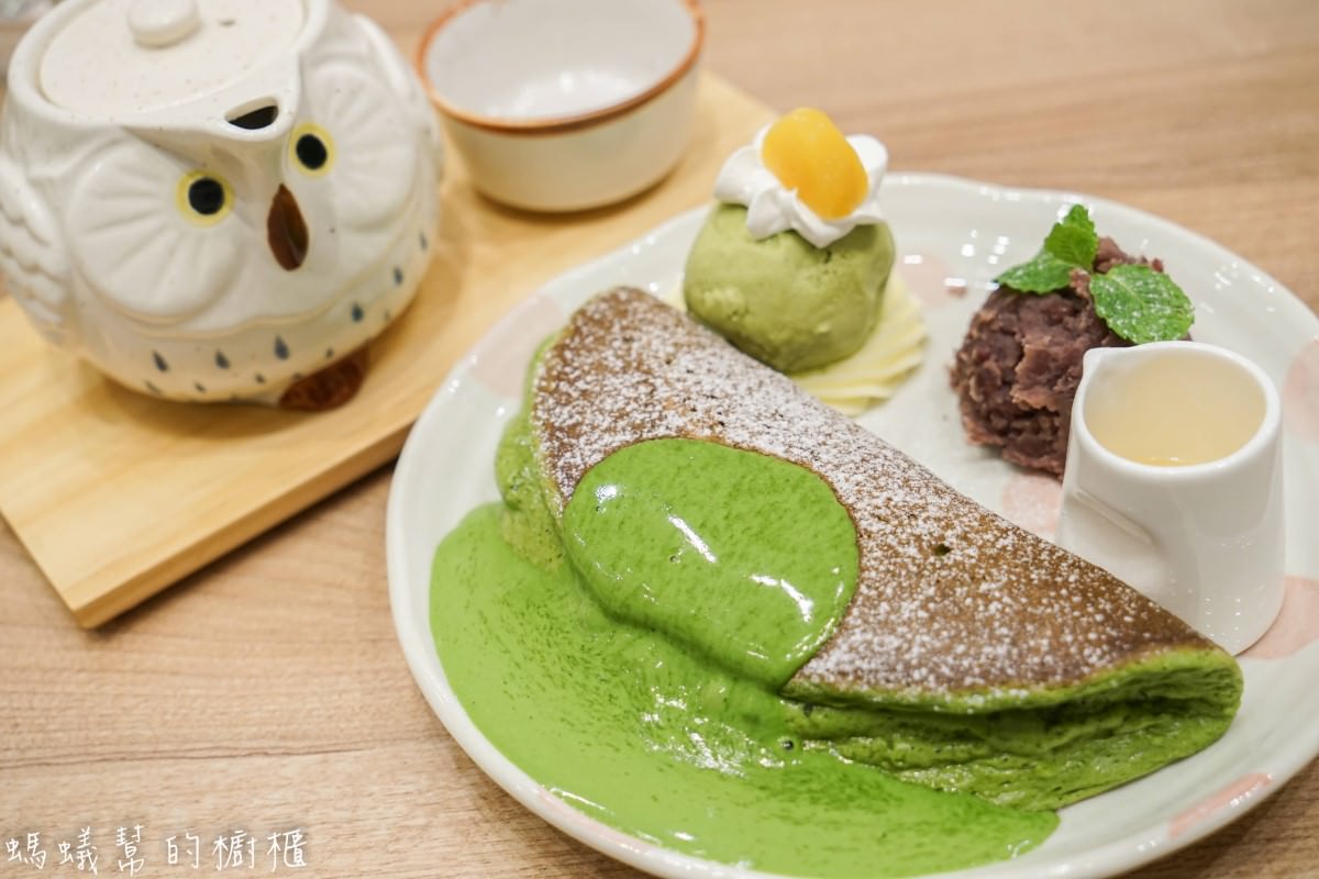 Woosa屋莎鬆餅屋(台中遠百店) | 季節限定超濃厚抹茶雲朵鬆餅！輕柔口感入口即化，抹茶風韻迷人。