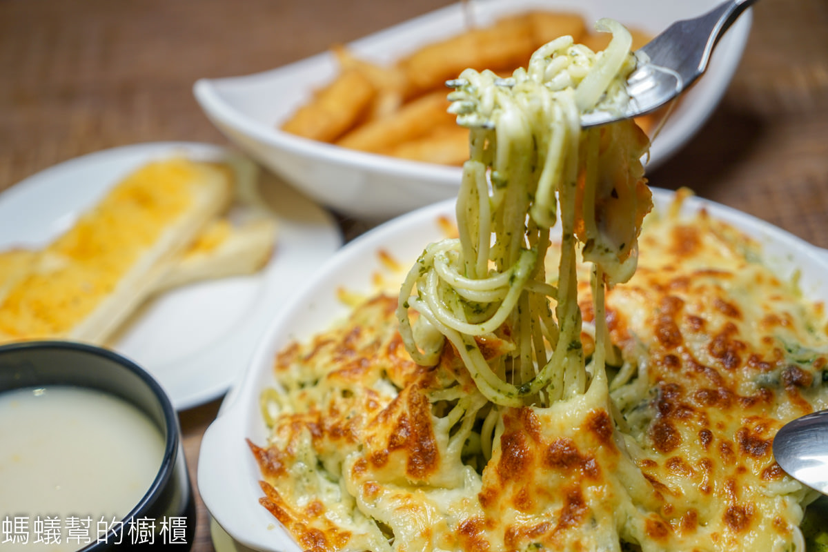 彰化市義起吃麵 | 彰化平價義大利麵，彰化師大商圈美食，飲品冰淇淋無限拿取。