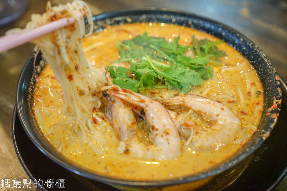 阿志冬炎Kedai Kopi Ah Chee Tom Yam | 沙巴亞庇美食，特殊黃酒蝦麵、東炎、叻沙都能吃的到。