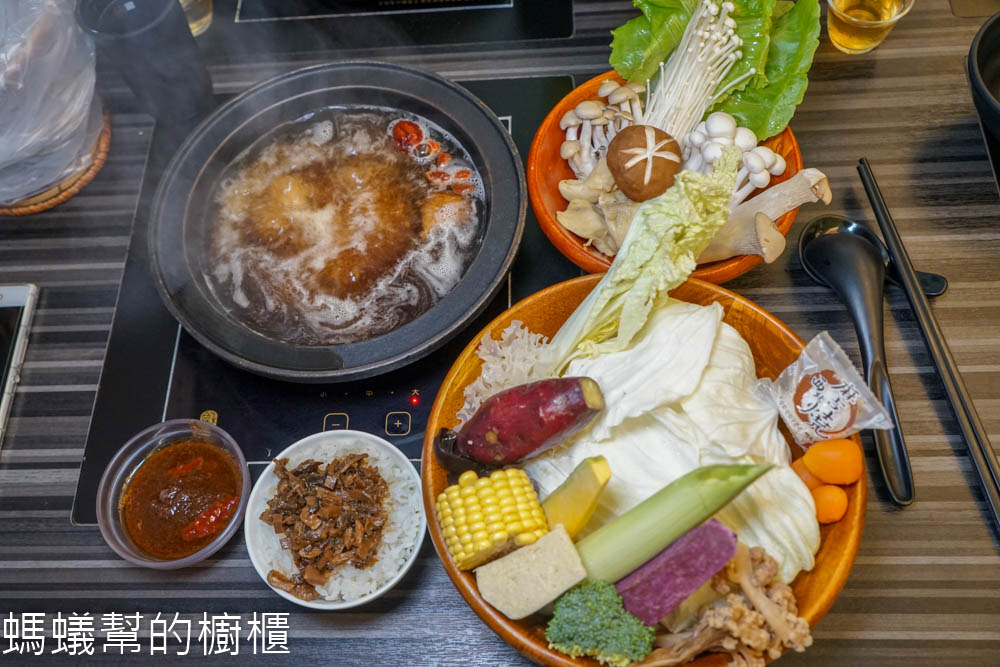 素一鍋蔬食鍋物(暫時歇業) | 員林蔬(素)食特色鍋物，20種蔬菜菇類拼盤，特色鍋底好吃又健康。