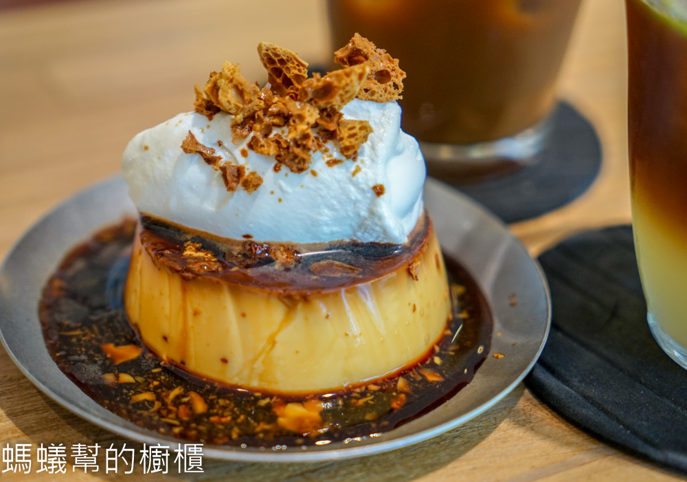 All In Coffee；藏匿在國宅裡的小咖啡館，咖啡搭配純樸好吃點心，就是這樣放鬆❤。