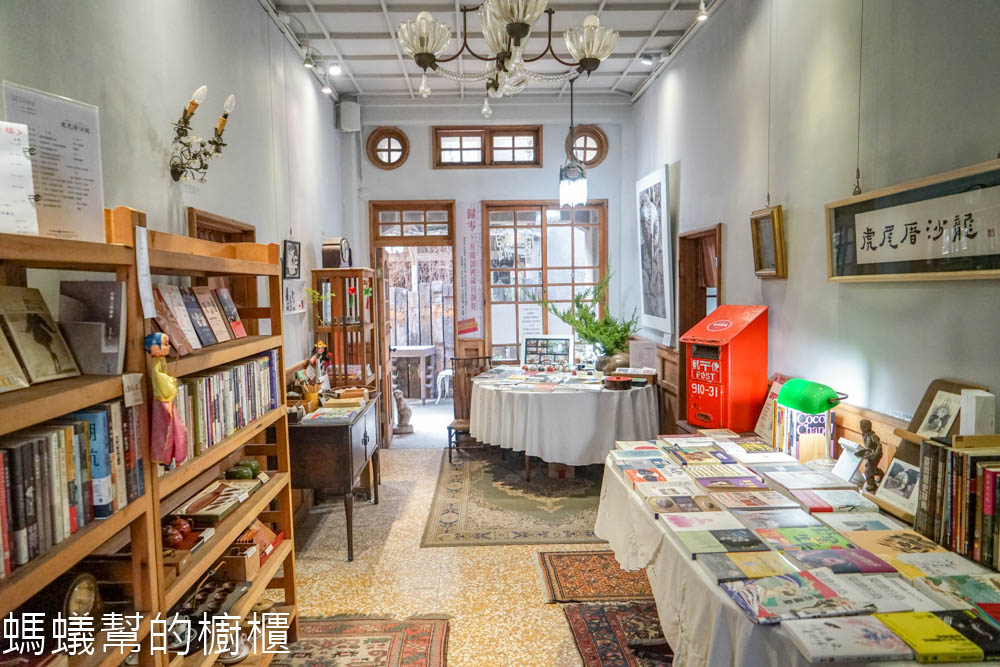 虎尾厝沙龍 | 雲林虎尾巷子裡老屋書店寶庫，書香、茶點、咖啡，沉浸優雅氣氛裡。
