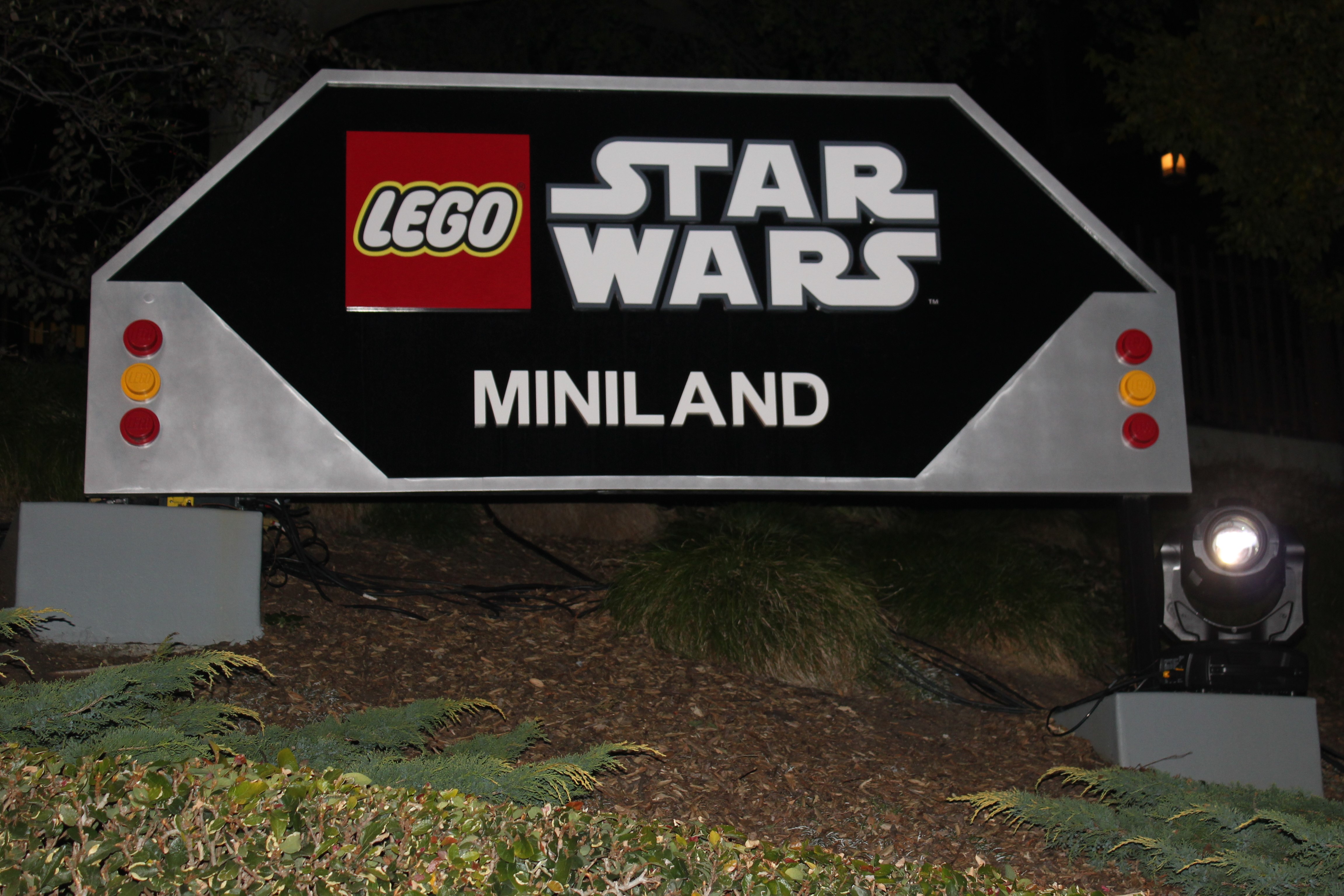 The Latest From LEGOLAND® The LEGO® STAR WARS™ THE FORCE AWAKENS