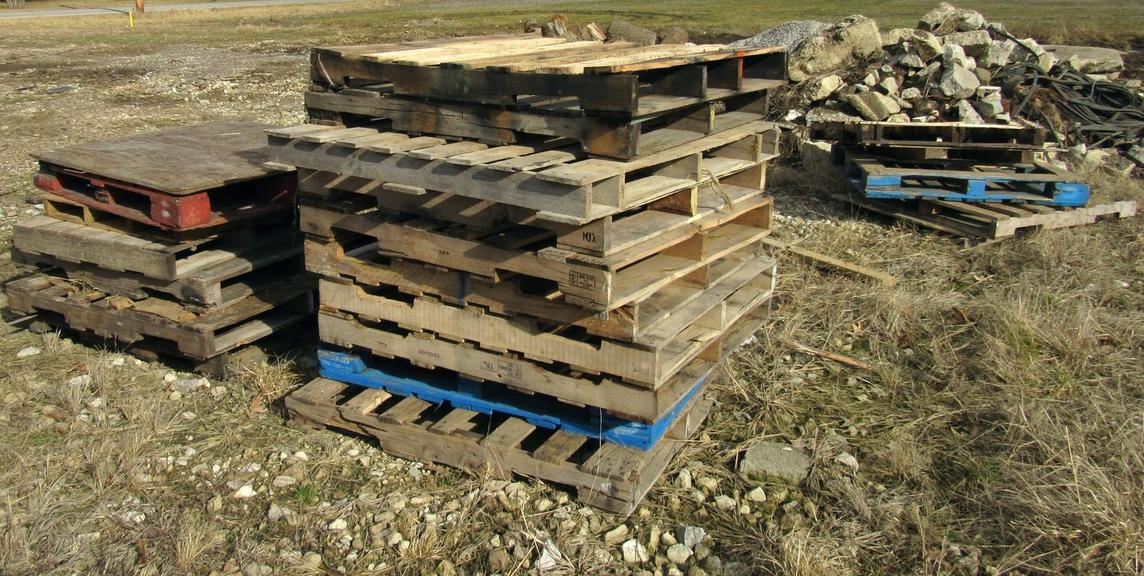 Auction Ohio Stack of Pallets