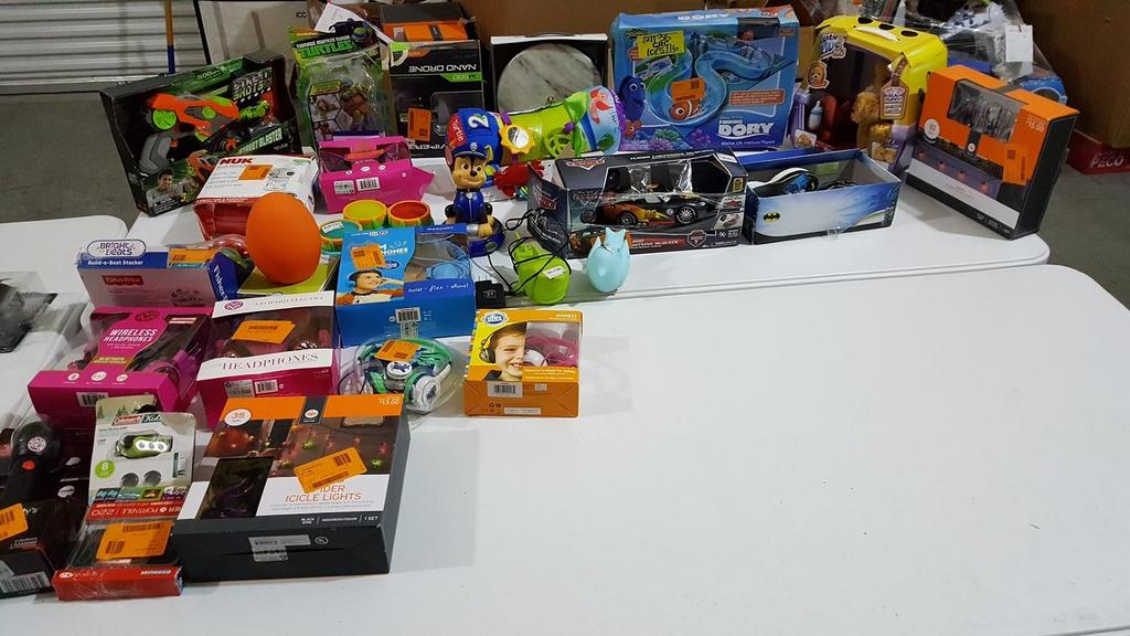 Auction Ohio BULK TOYS AND HOLIDAY