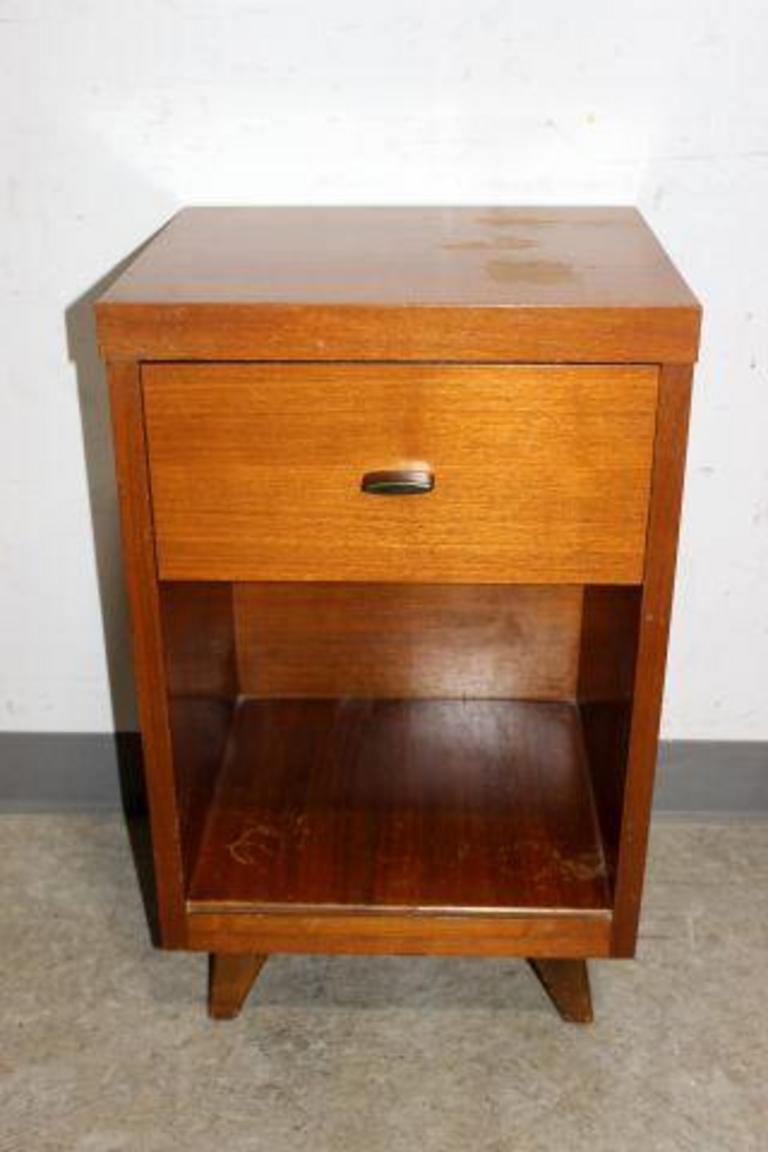 Auction Ohio Vintage Nightstand