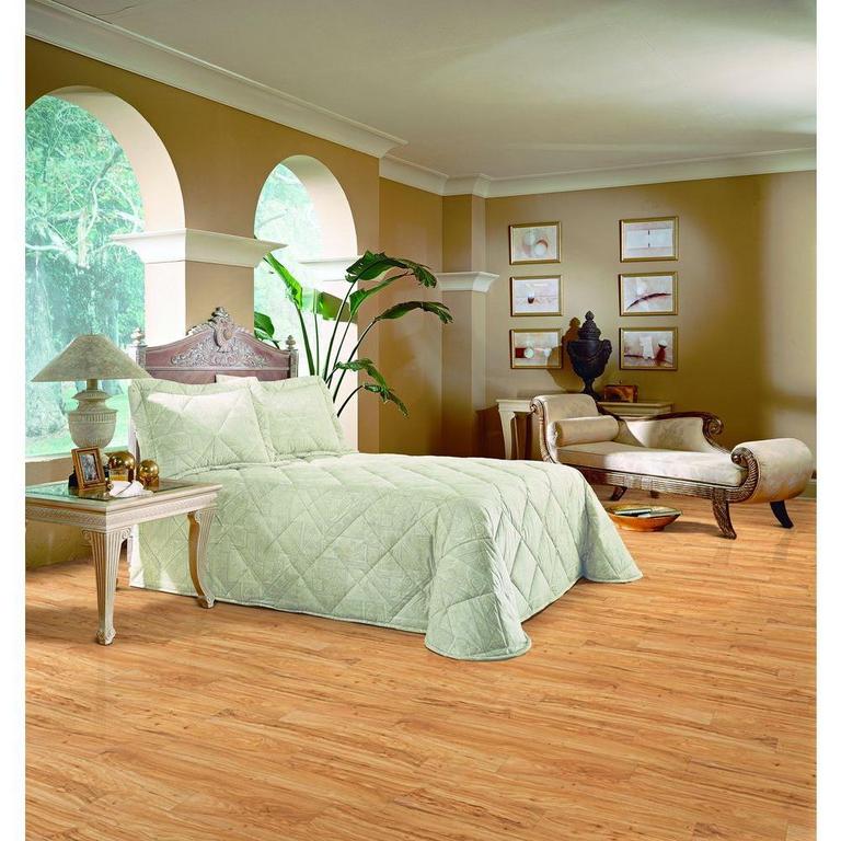 Auction Ohio MAPLE LAMINATE FLOORING