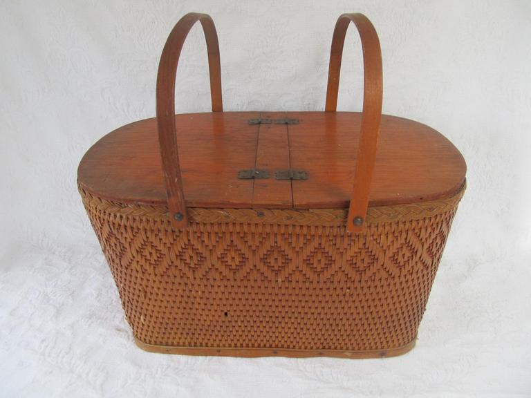Auction Ohio VINTAGE PICNIC BASKET