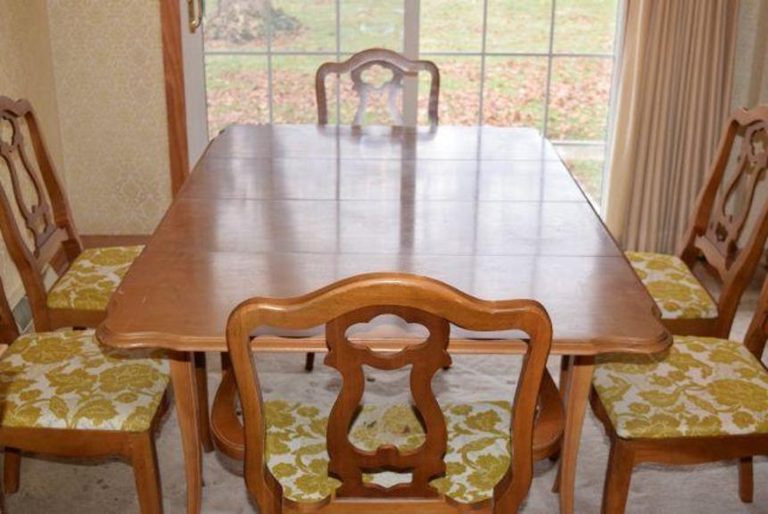 Auction Ohio Basset Maple Dining Set