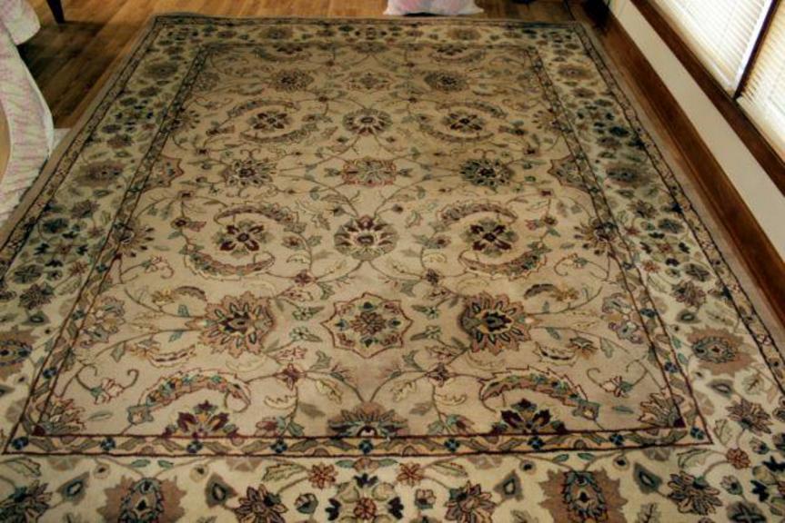 Auction Ohio Area rug