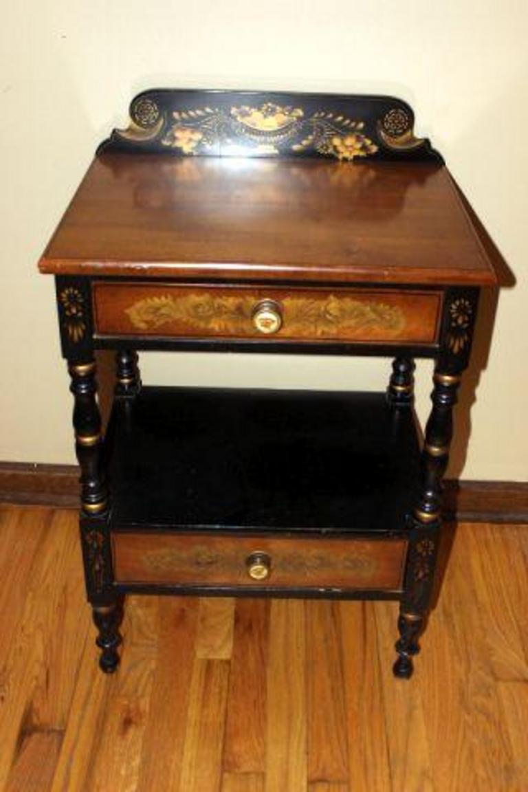 Auction Ohio Hitchcock side table
