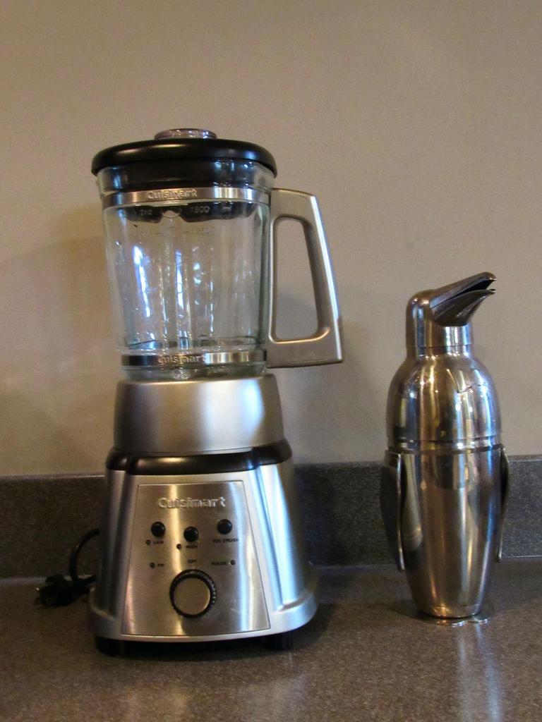 Auction Ohio Cuisinart Blender & Dispenser