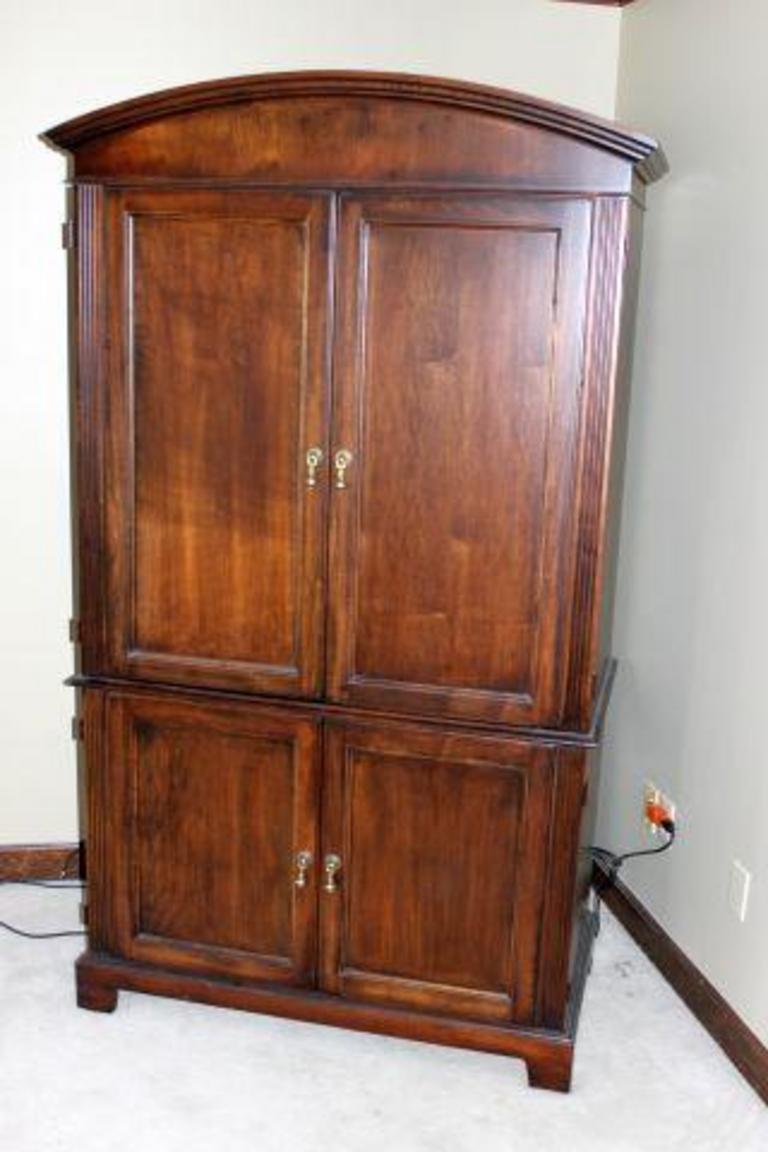 Auction Ohio Hekman Armoire