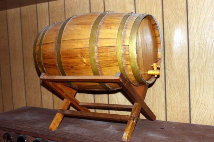 Auction Ohio Barrel and Stand