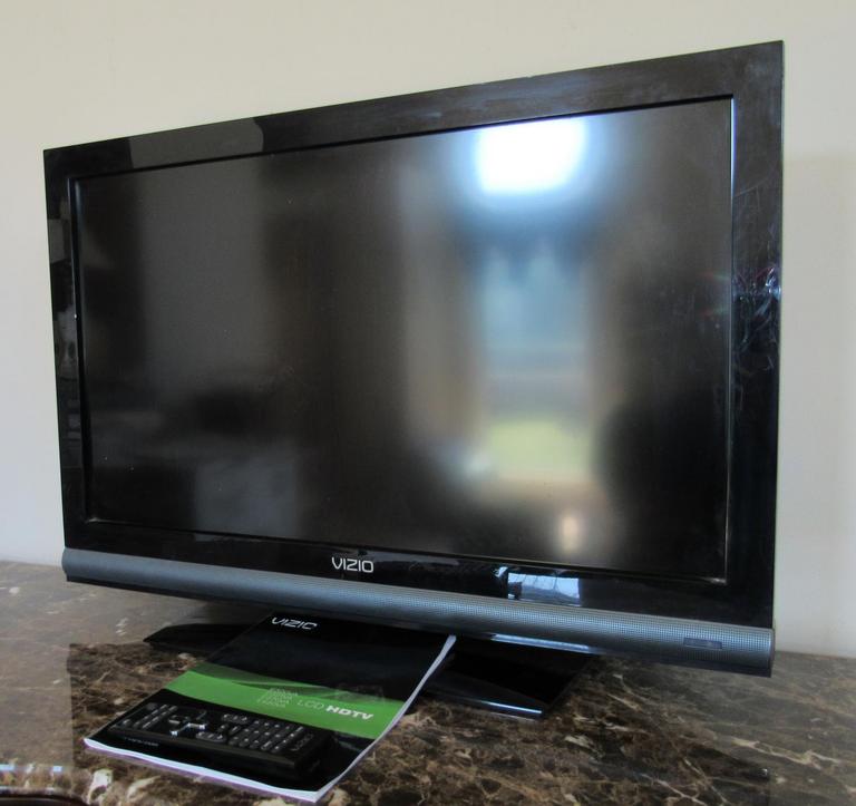 Auction Ohio Vizio Flat Screen TV