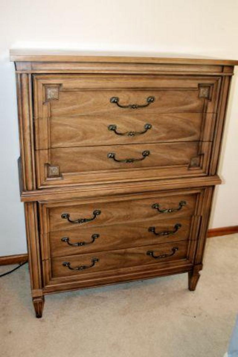 Auction Ohio Thomasville Chest of Drawers