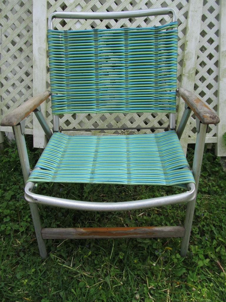 Auction Ohio RETRO LAWN CHAIR