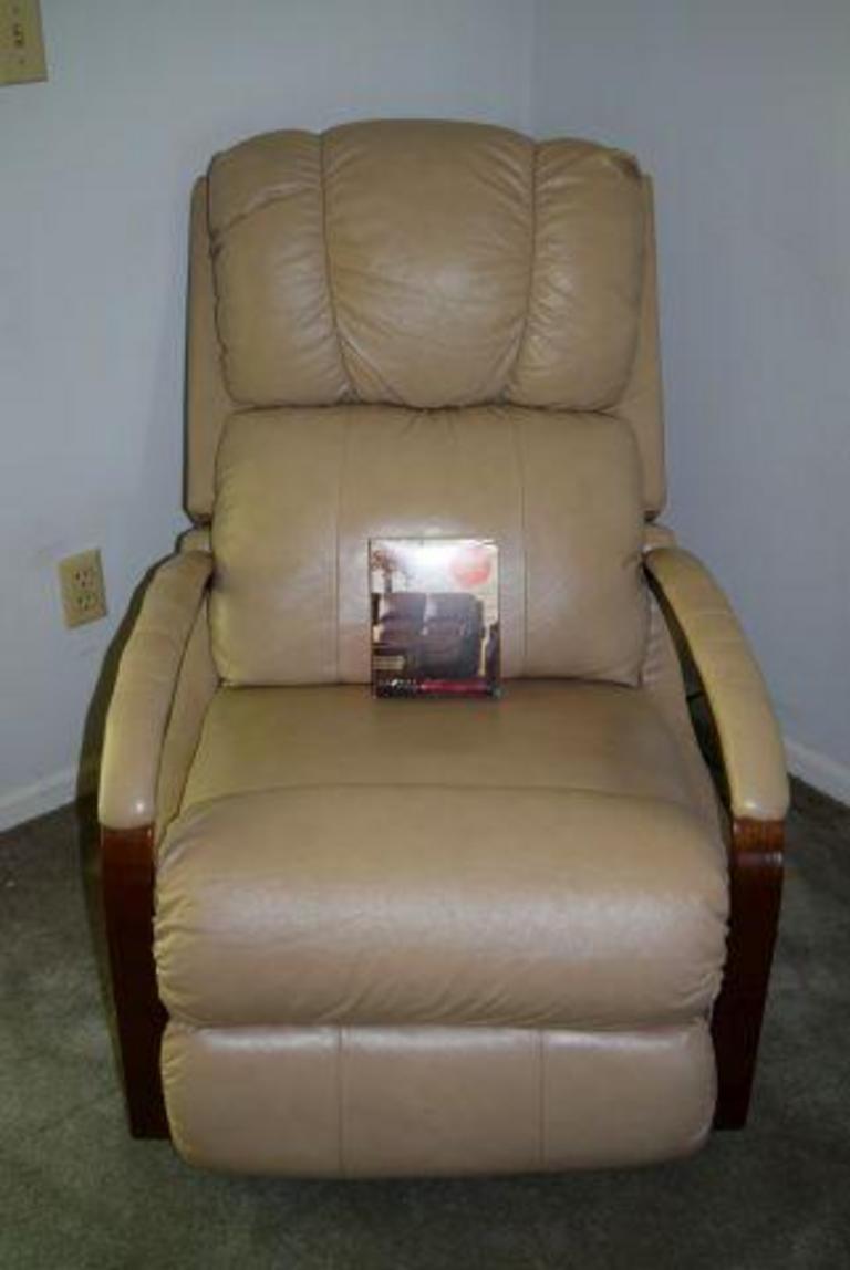 Auction Ohio LayZBoy Leather Recliner