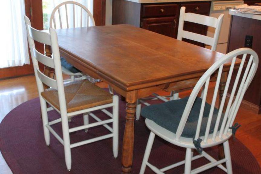 Auction Ohio Table & chairs