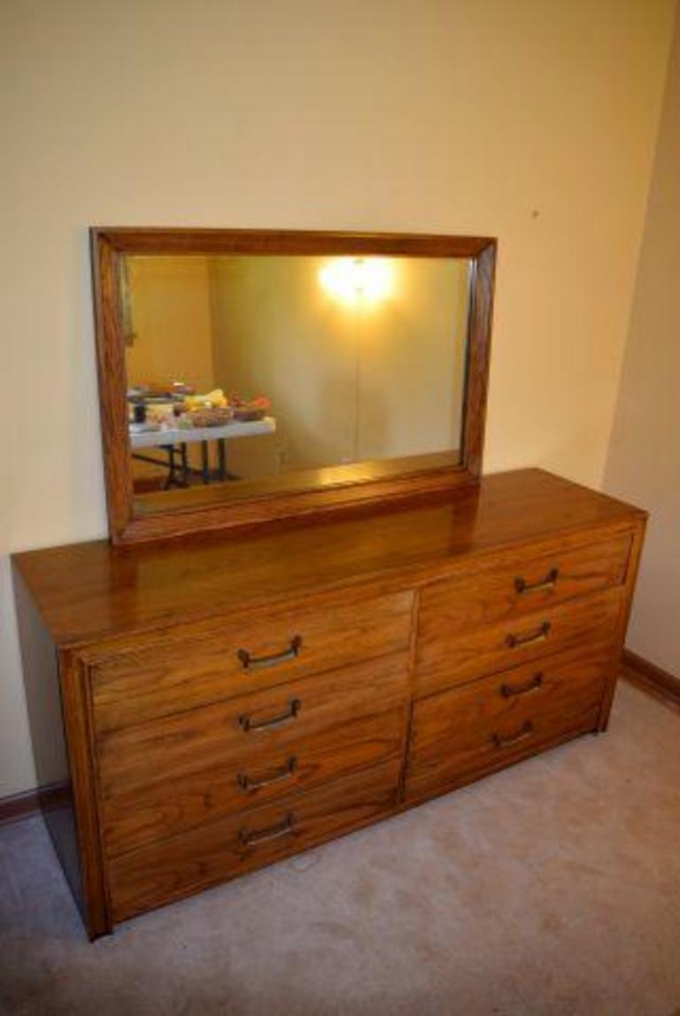 Auction Ohio Thomasville Dresser & Mirror