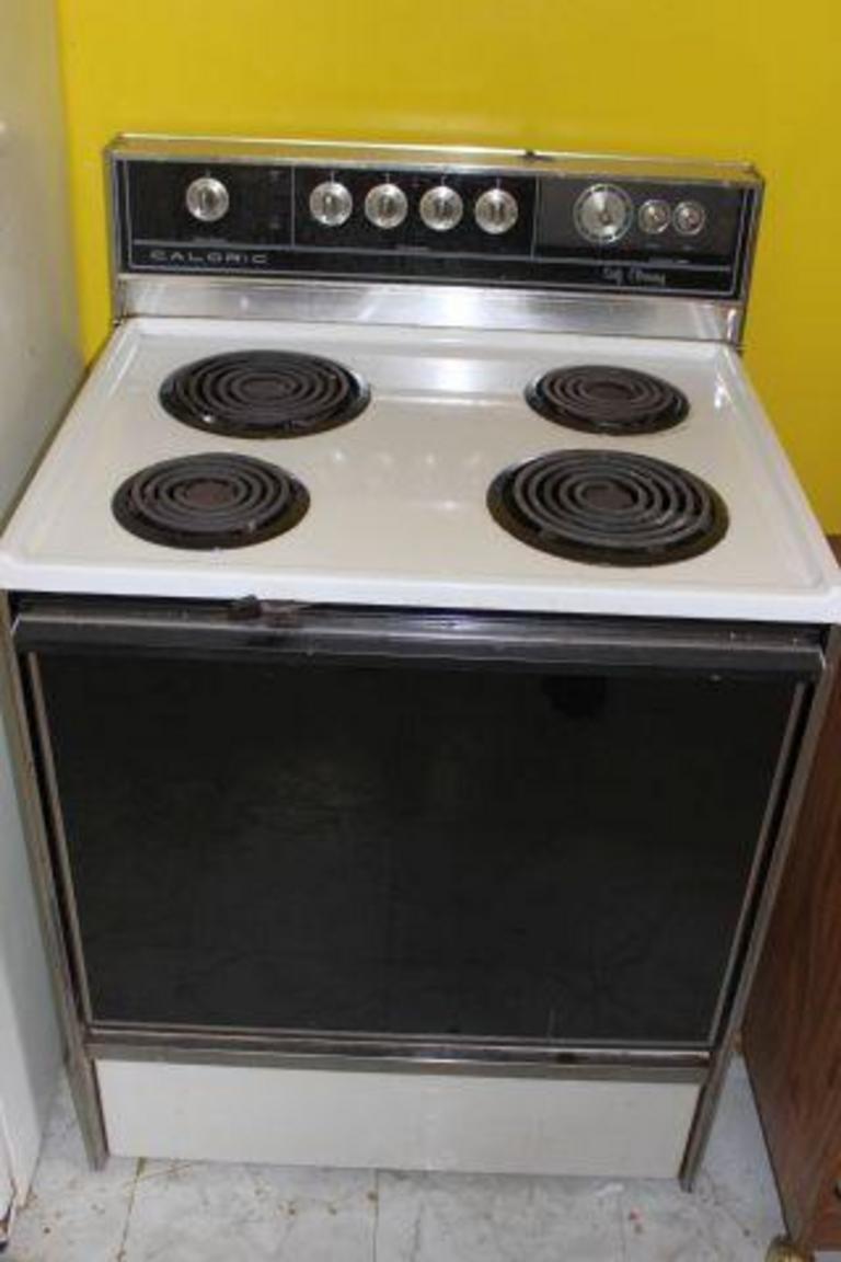 Auction Ohio Caloric SelfCleaning Stove