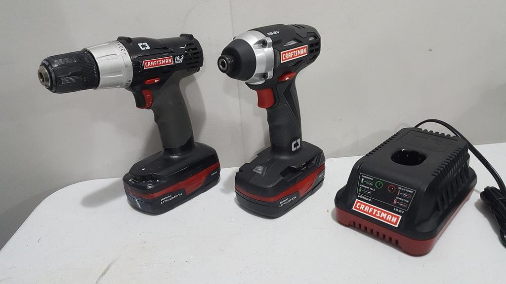 Auction Ohio CRAFTSMAN DRILL/DRIVER COMBO