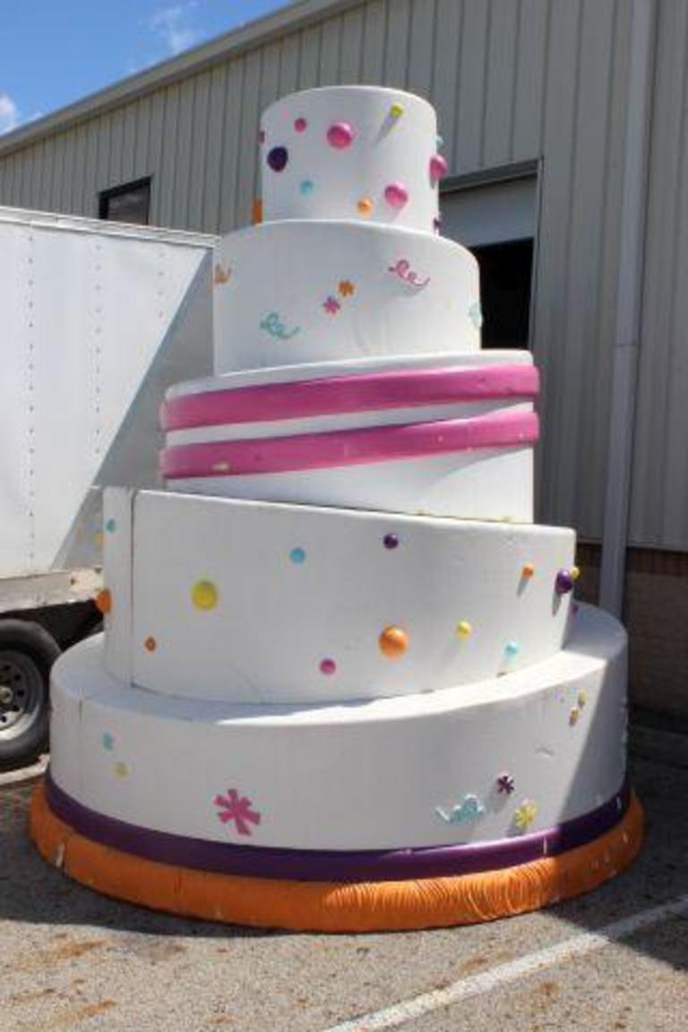 Auction Ohio Giant Cake