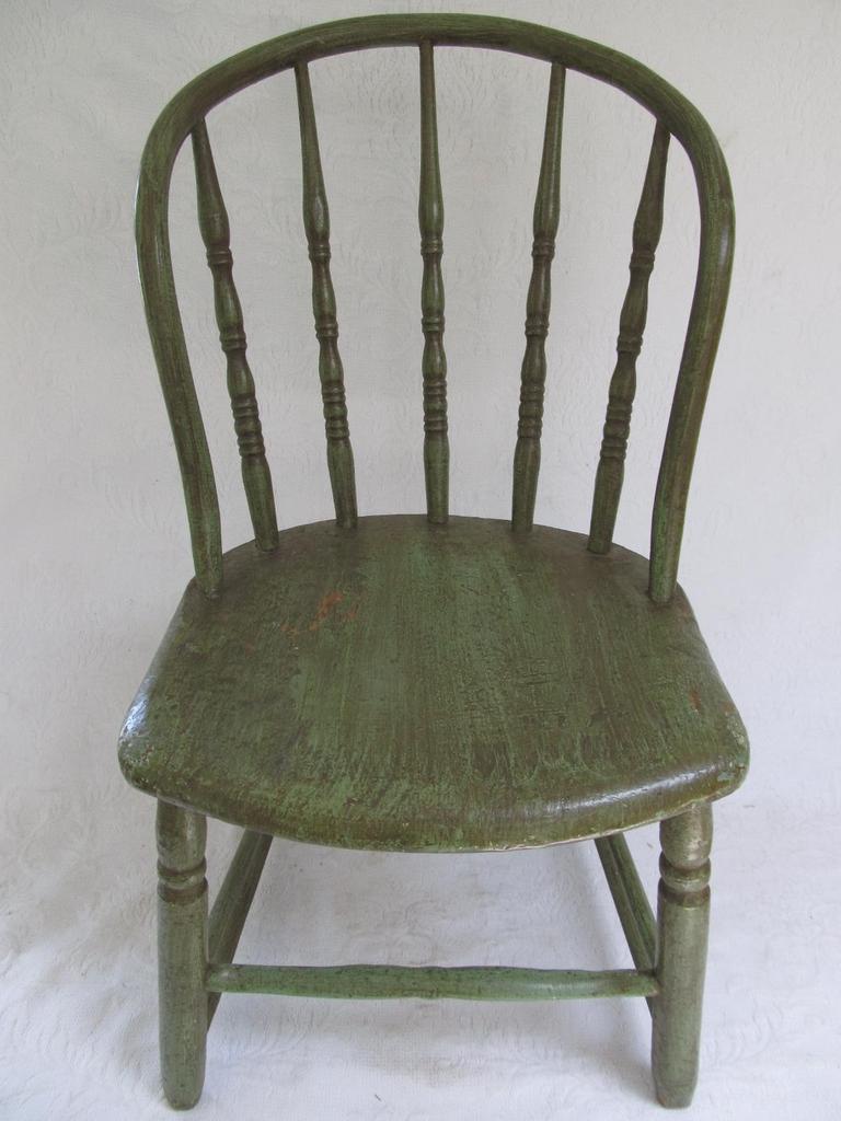 Auction Ohio GREEN SPINDLE CHAIR