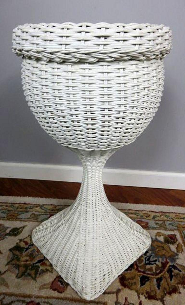 Auction Ohio Wicker Planter