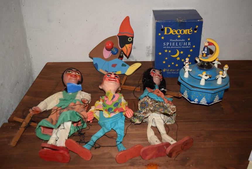 Auction Ohio Vintage Puppets & Music Box