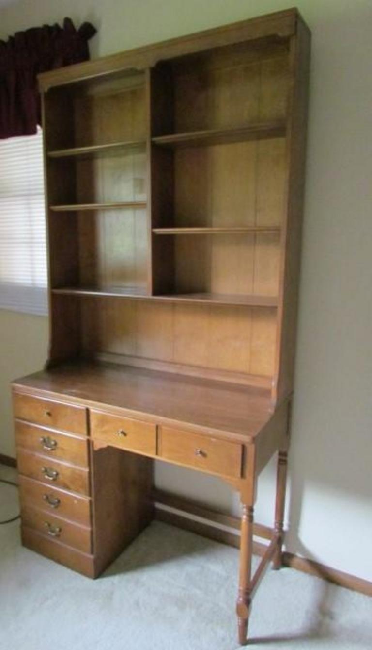 Auction Ohio Ethan Allen Desk and Hutch