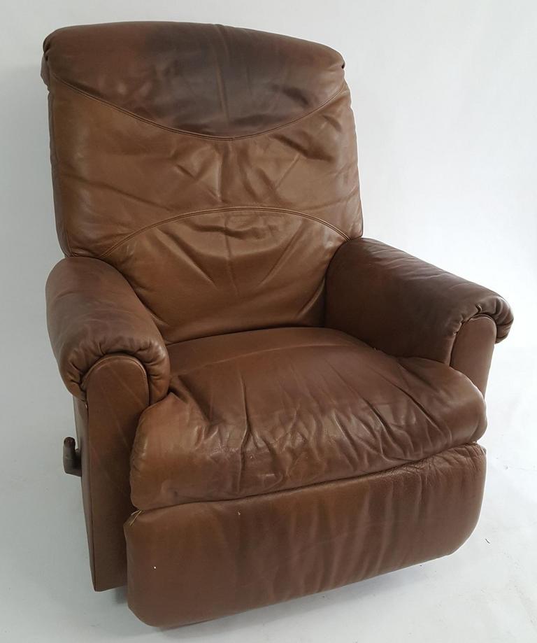 Auction Ohio TAN LEATHER RECLINER