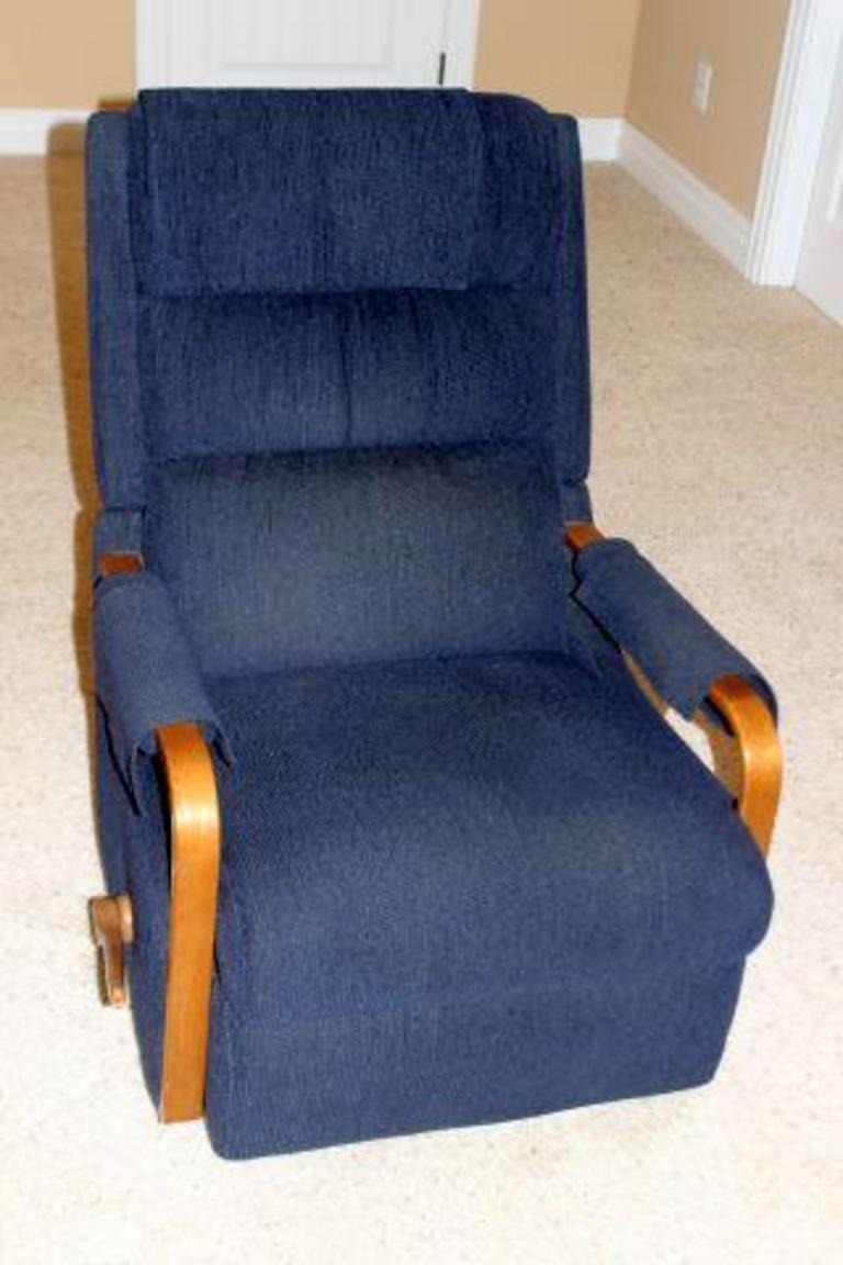Auction Ohio Navy Blue Lazy Boy Rocker