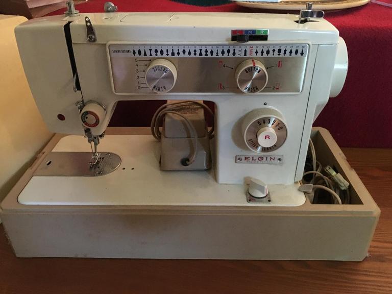 Auction Ohio Vintage Elgin Sewing Machine