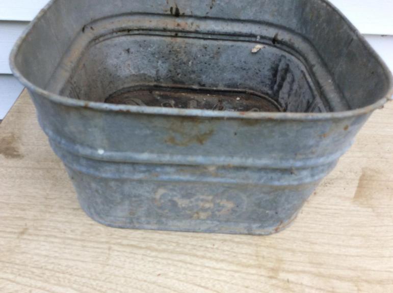 Auction Ohio Galvanized Square Tub