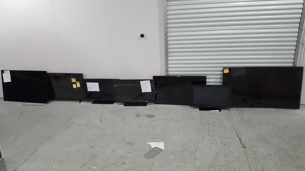Auction Ohio BULK LOT 7 FLAT SCREEN TVS