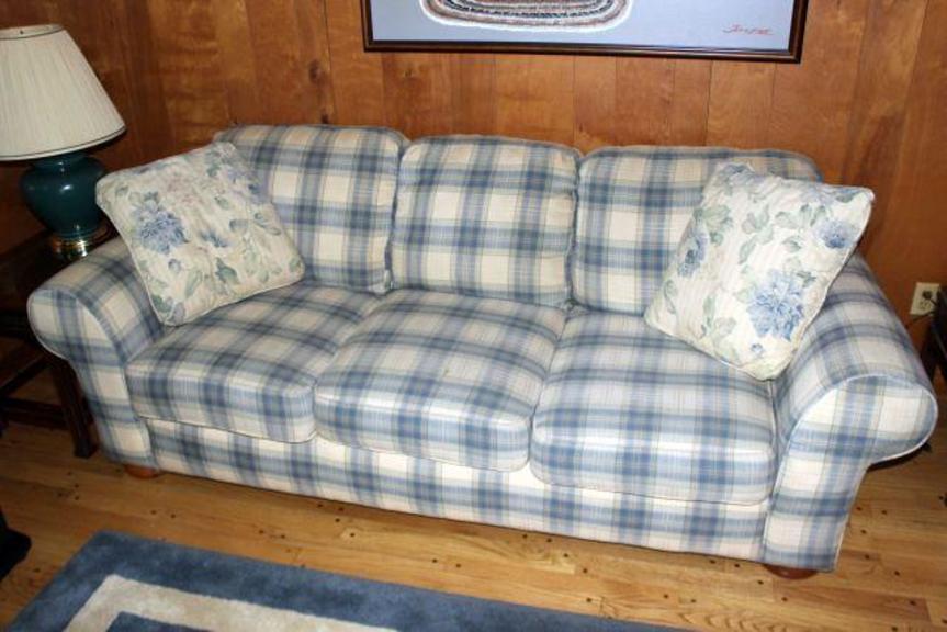 Auction Ohio Plaid Broyhill Sofa