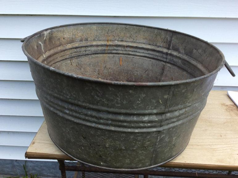 Auction Ohio Round Galvanized Tub