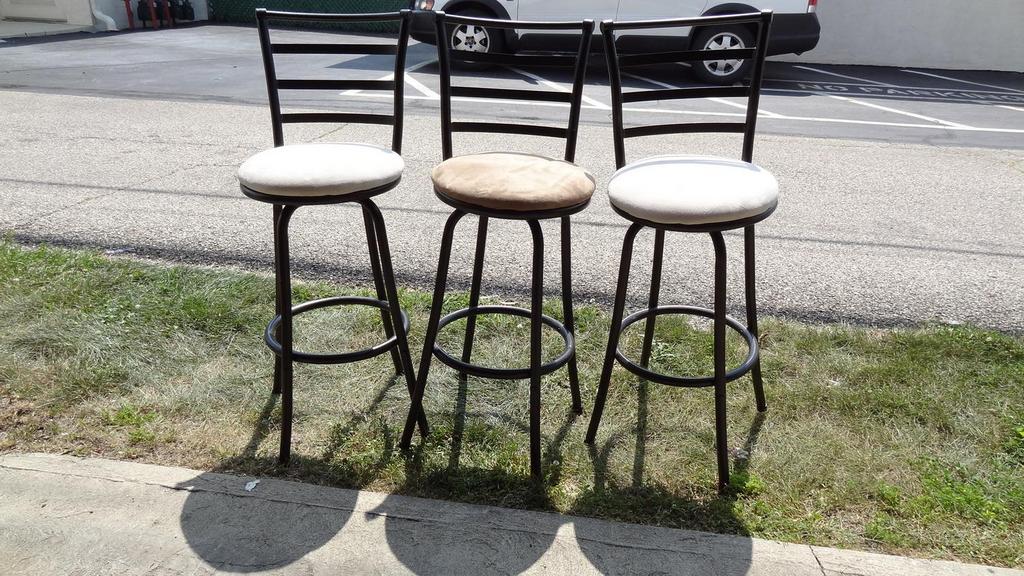 Auction Ohio Bar Stools