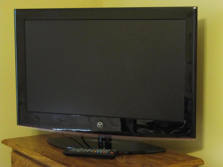 Auction Ohio Westinghouse Flat Screen TV