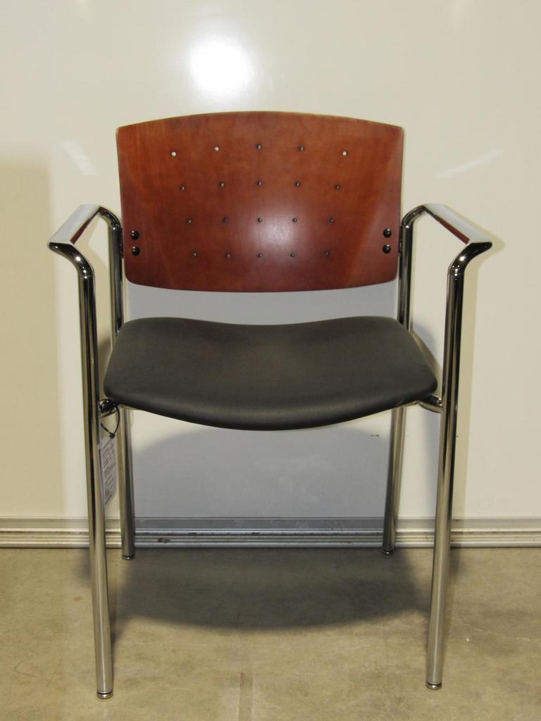 Auction Ohio Ki Versa Arm Chair