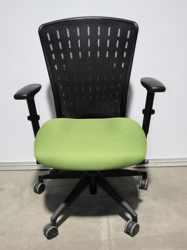 Auction Ohio Zoom Seating Champion Chair