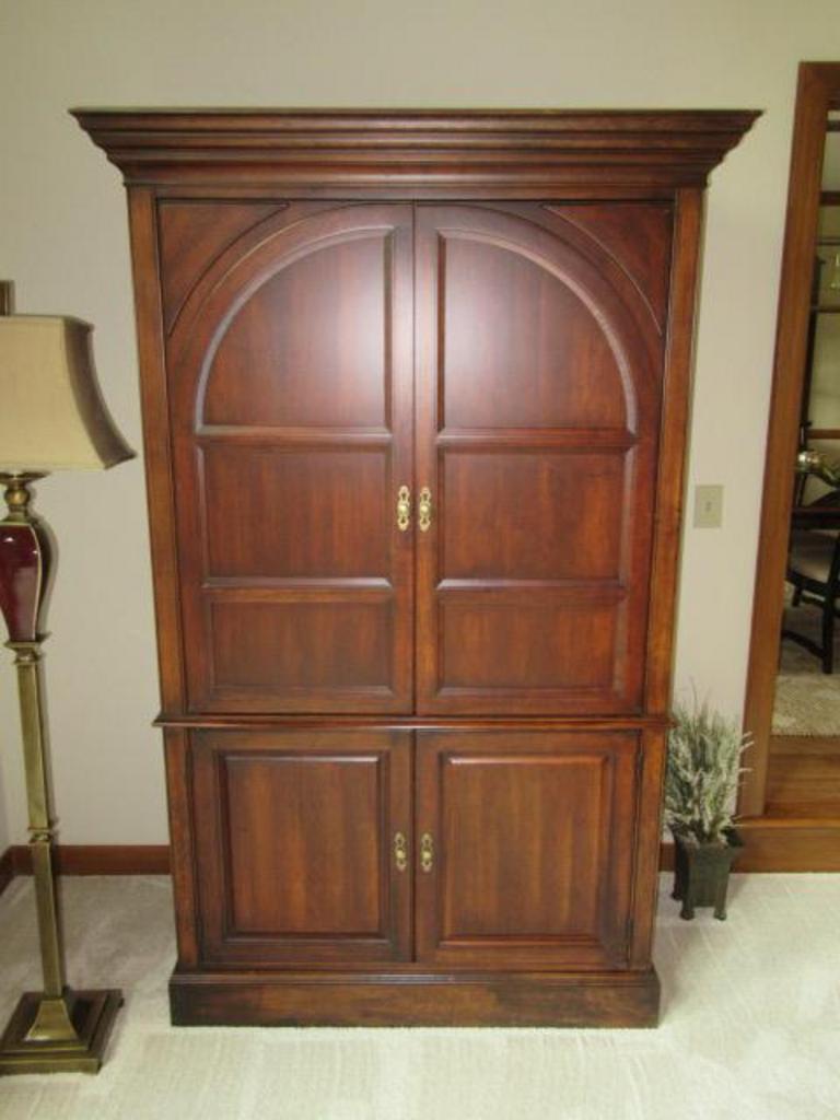 Auction Ohio Armoire/Entertainment Center